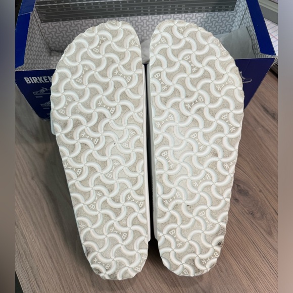 Women’s Birkenstock Arizona Sandal - Picture 3 of 7